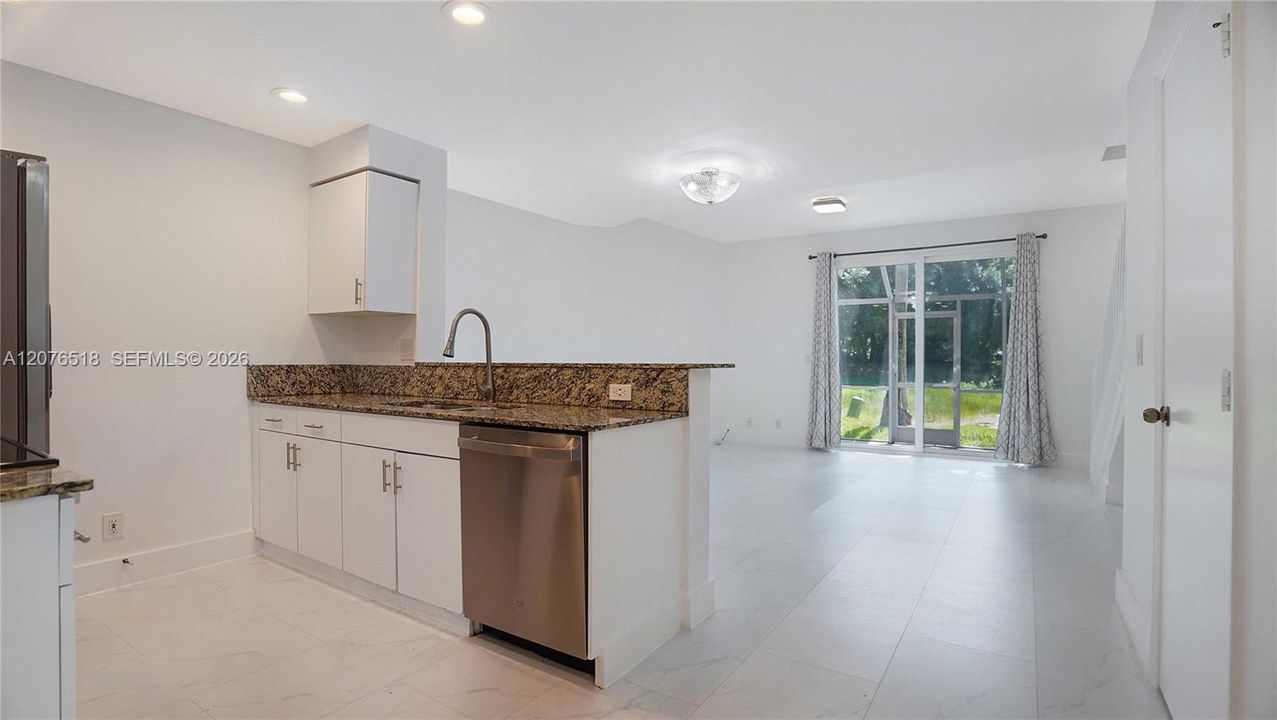 For Rent: $2,700 (2 beds, 1 baths, 969 Square Feet)
