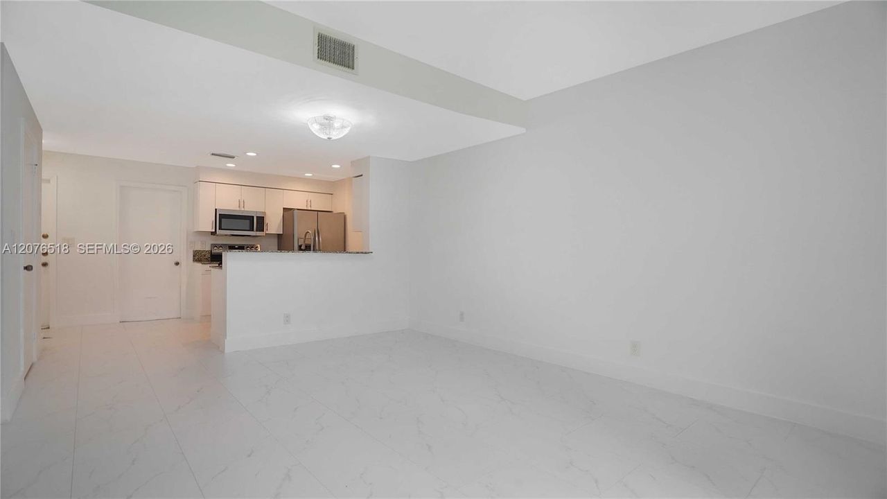 For Rent: $2,700 (2 beds, 1 baths, 969 Square Feet)