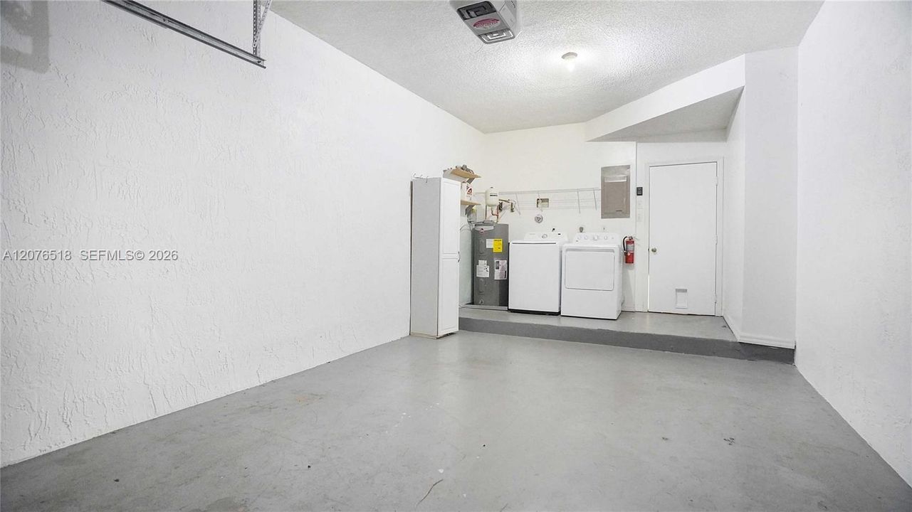 For Rent: $2,700 (2 beds, 1 baths, 969 Square Feet)