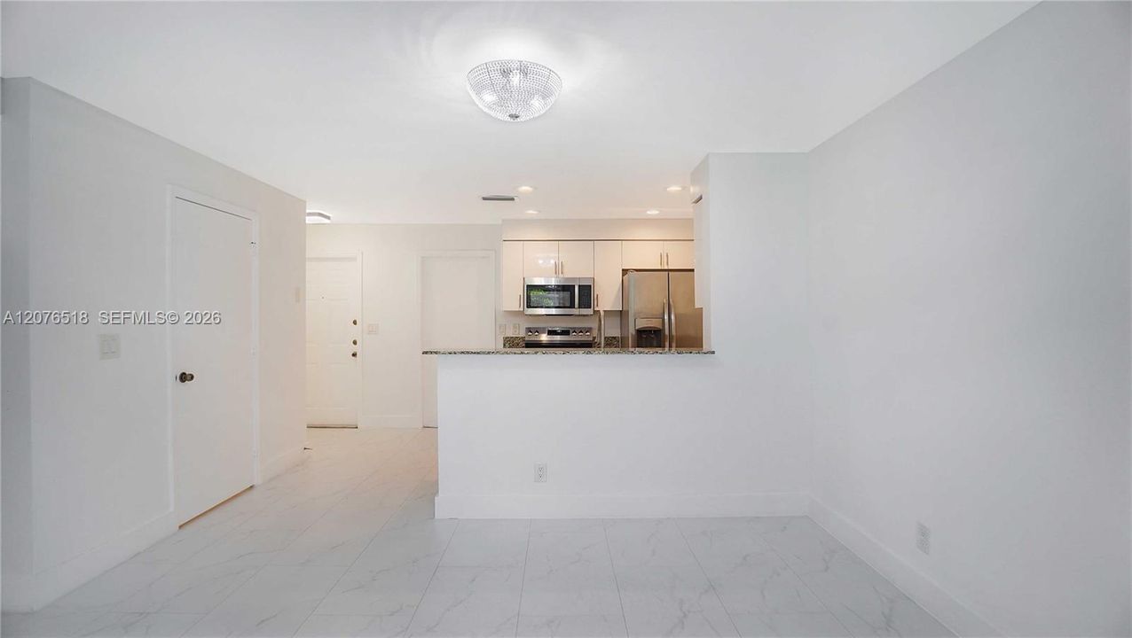 For Rent: $2,700 (2 beds, 1 baths, 969 Square Feet)
