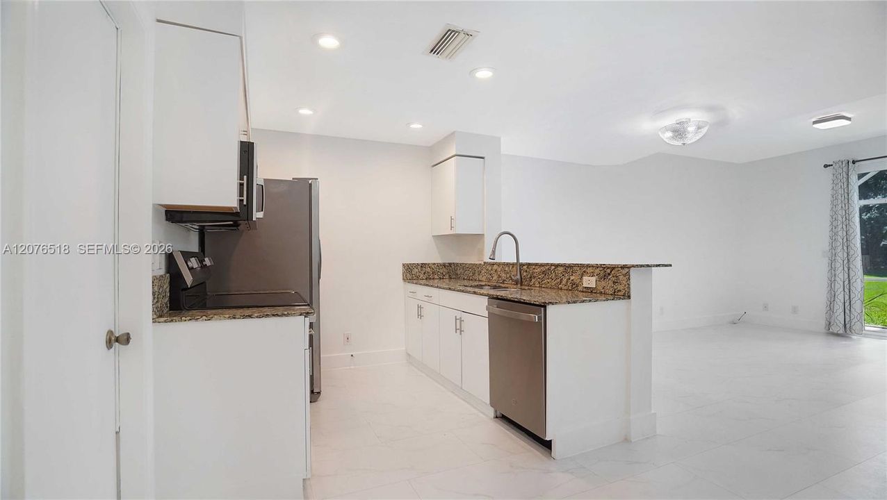 For Rent: $2,700 (2 beds, 1 baths, 969 Square Feet)