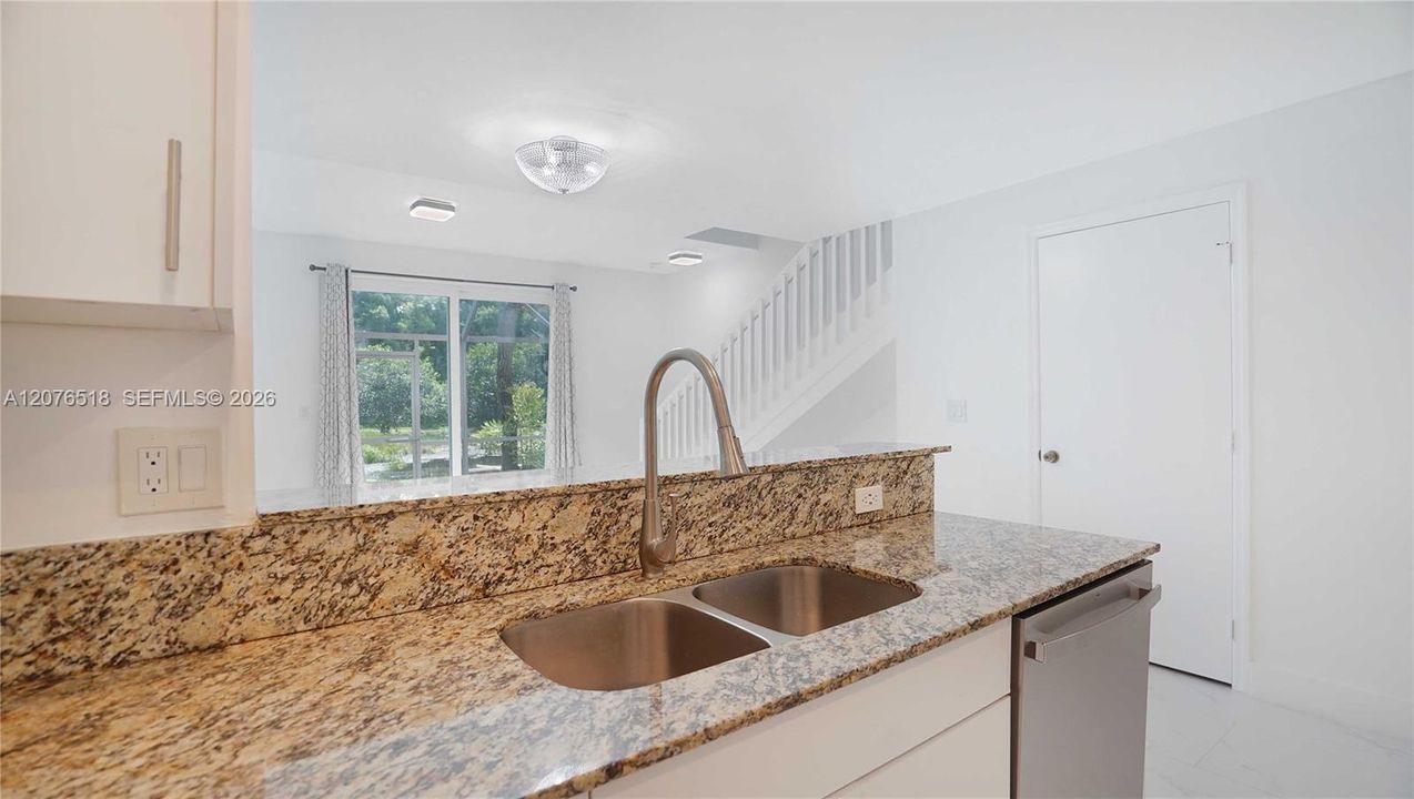 For Rent: $2,700 (2 beds, 1 baths, 969 Square Feet)