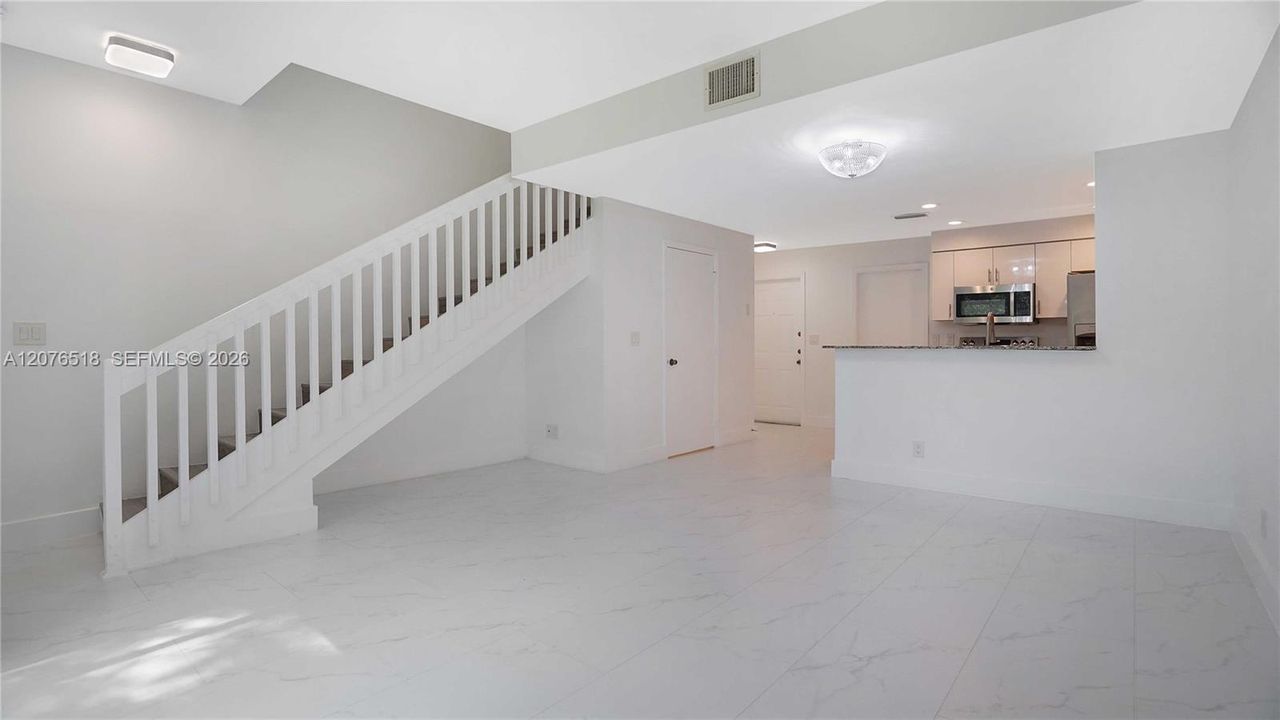 For Rent: $2,700 (2 beds, 1 baths, 969 Square Feet)