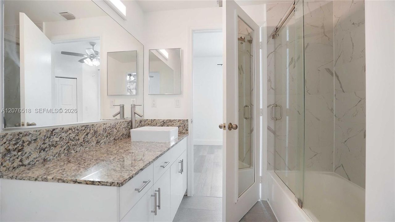 For Rent: $2,700 (2 beds, 1 baths, 969 Square Feet)