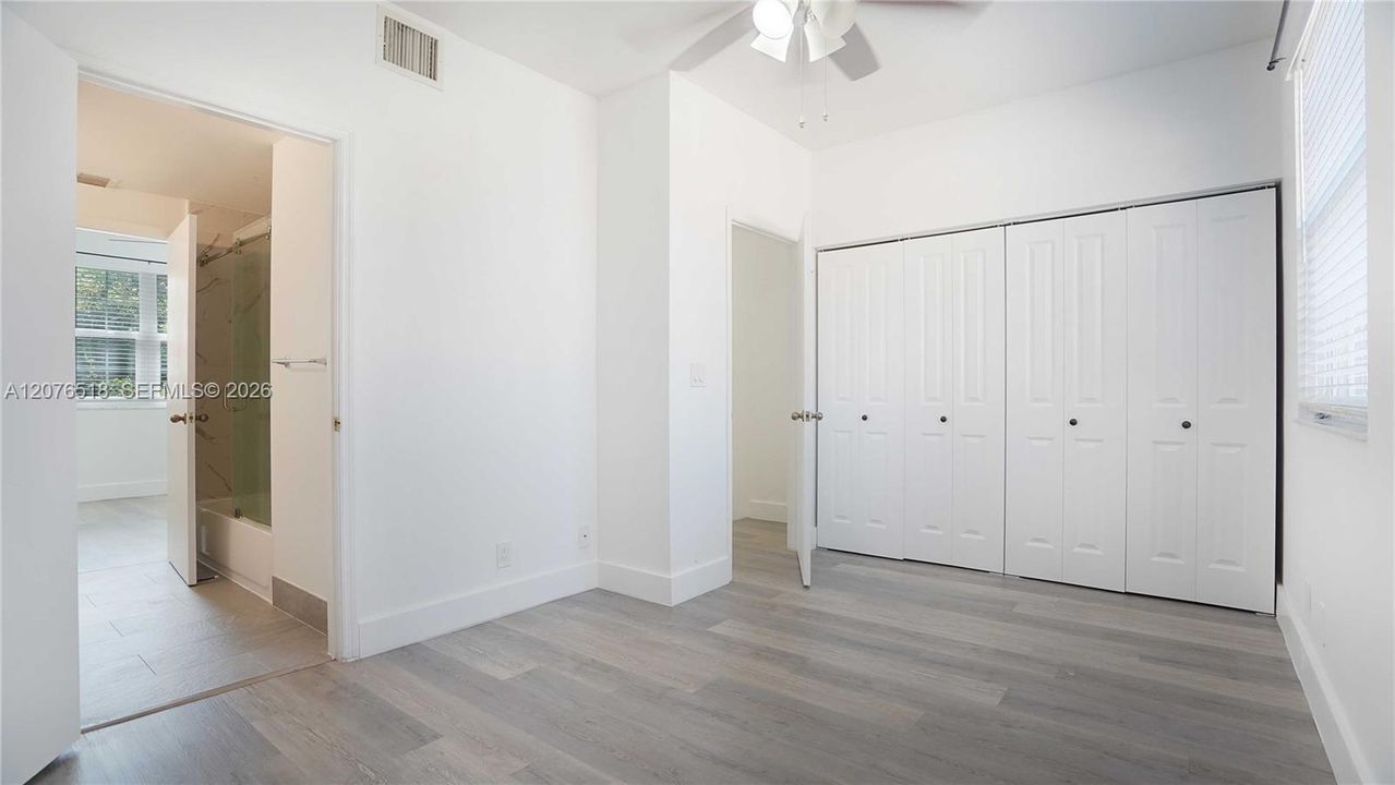 For Rent: $2,700 (2 beds, 1 baths, 969 Square Feet)