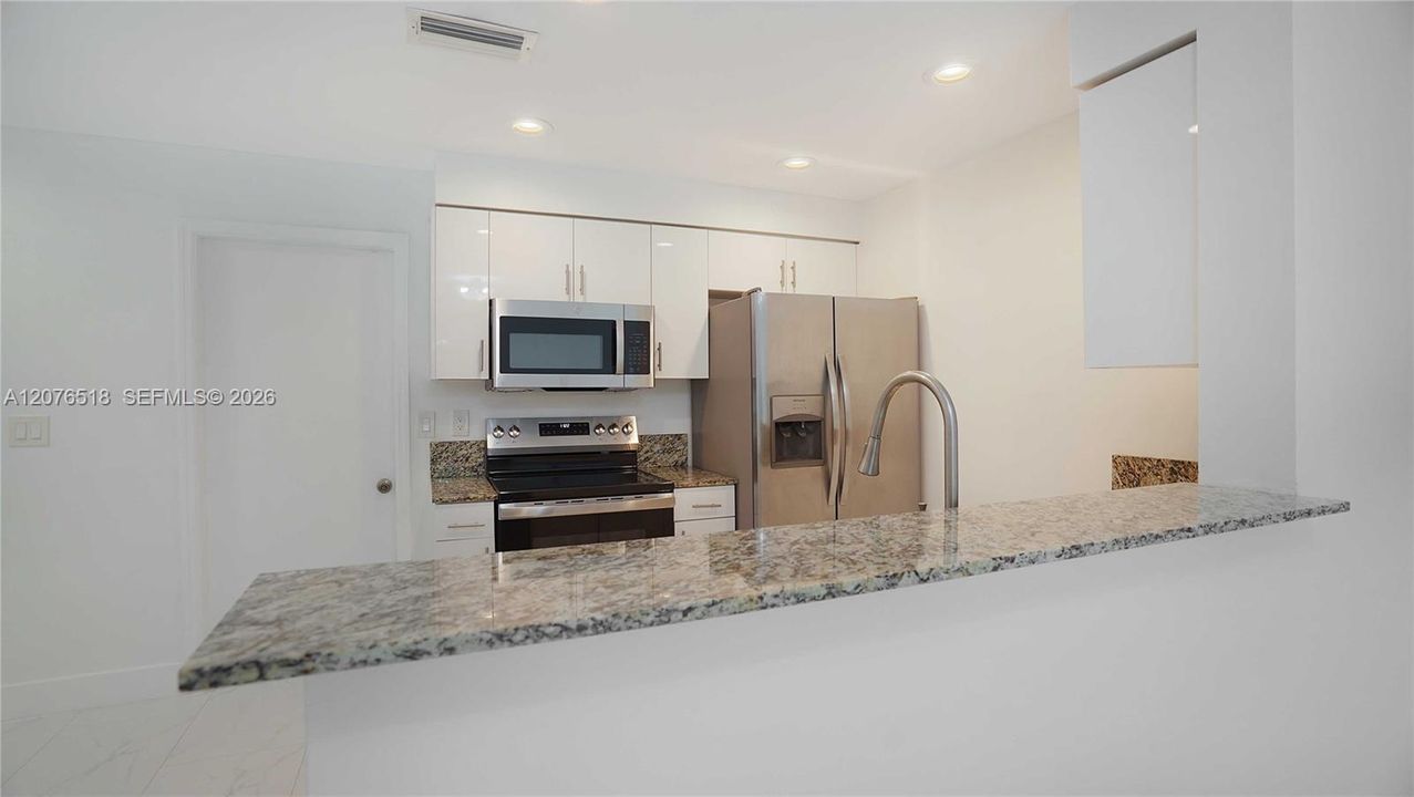 For Rent: $2,700 (2 beds, 1 baths, 969 Square Feet)