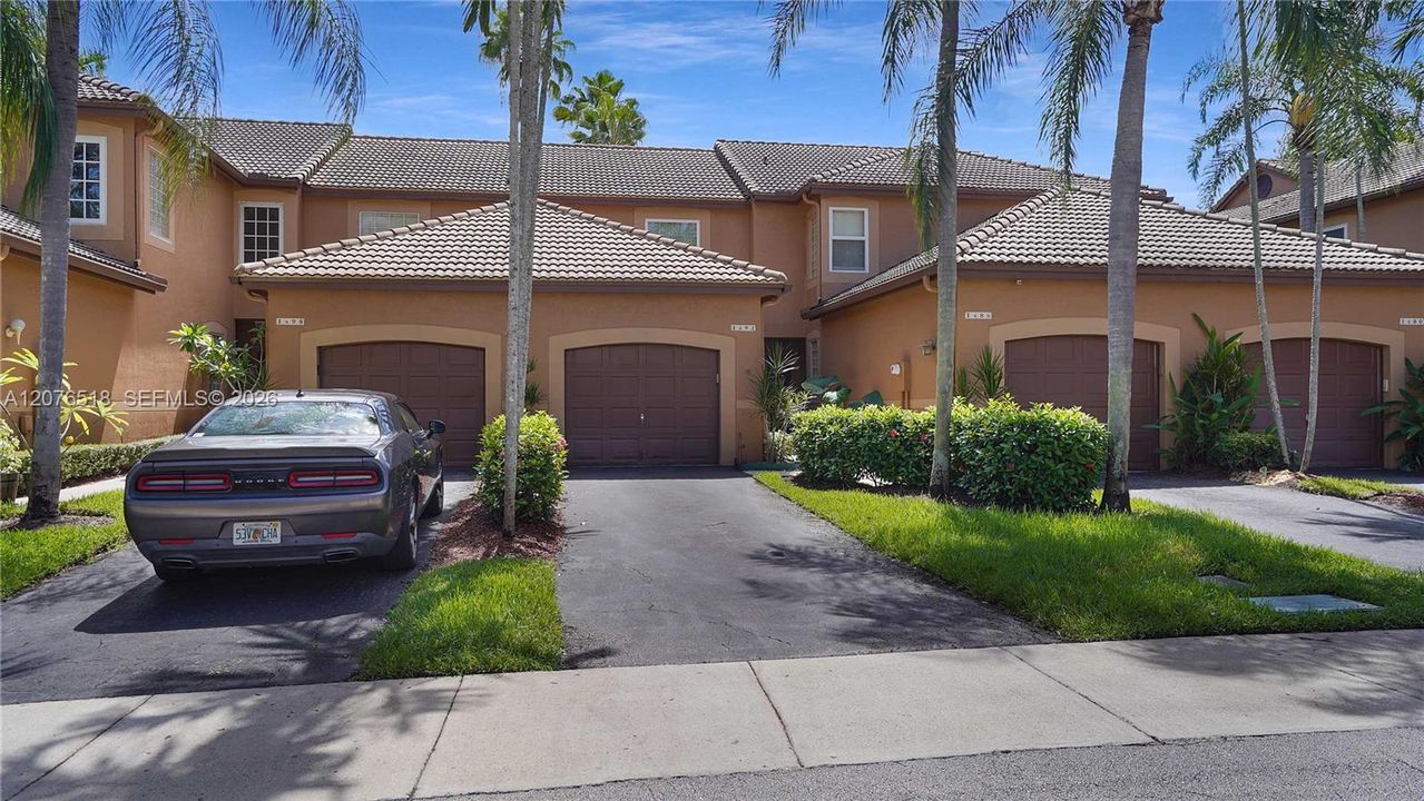 For Rent: $2,700 (2 beds, 1 baths, 969 Square Feet)