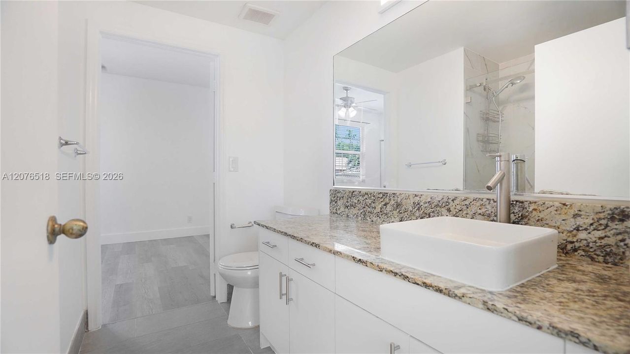 For Rent: $2,700 (2 beds, 1 baths, 969 Square Feet)