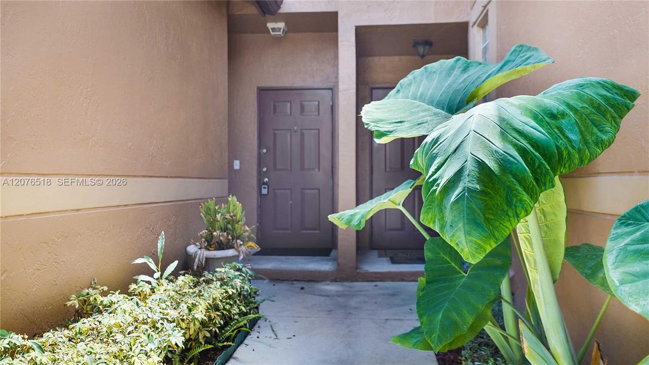 For Rent: $2,700 (2 beds, 1 baths, 969 Square Feet)