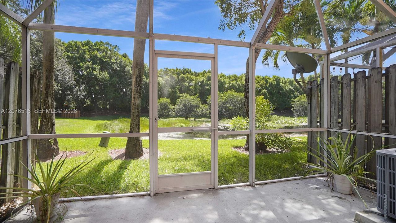 For Rent: $2,700 (2 beds, 1 baths, 969 Square Feet)