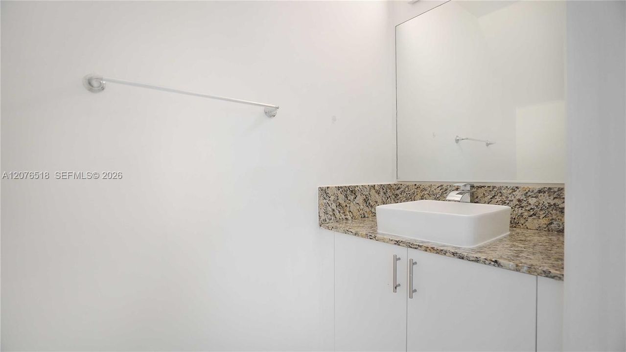 For Rent: $2,700 (2 beds, 1 baths, 969 Square Feet)