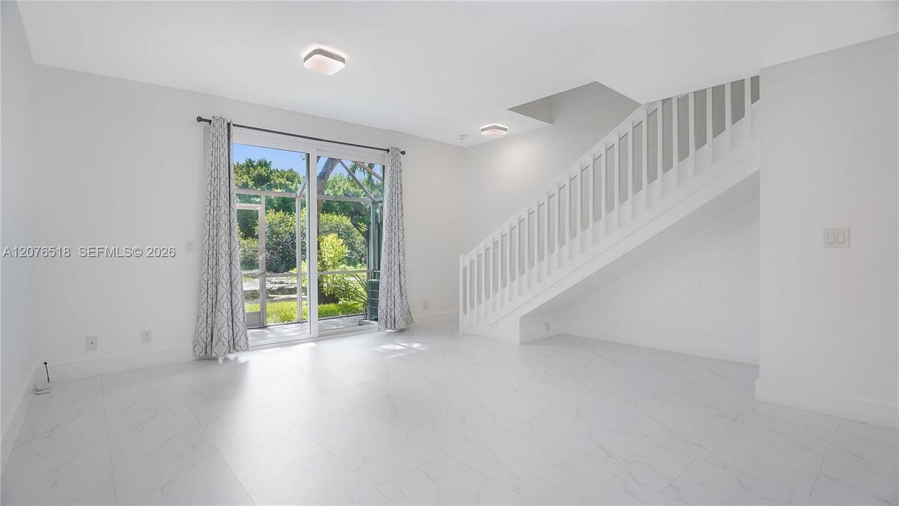 For Rent: $2,700 (2 beds, 1 baths, 969 Square Feet)