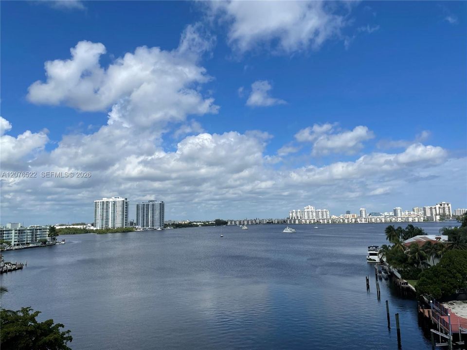 For Rent: $2,500 (2 beds, 2 baths, 1178 Square Feet)