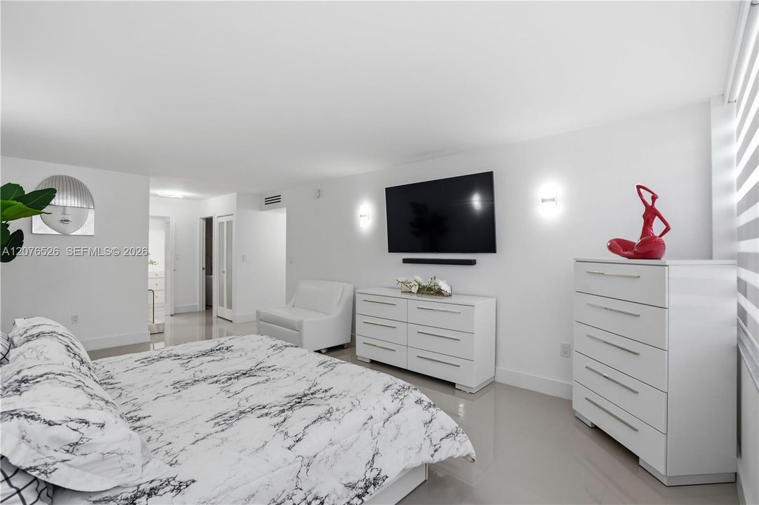 For Sale: $699,000 (2 beds, 2 baths, 1768 Square Feet)