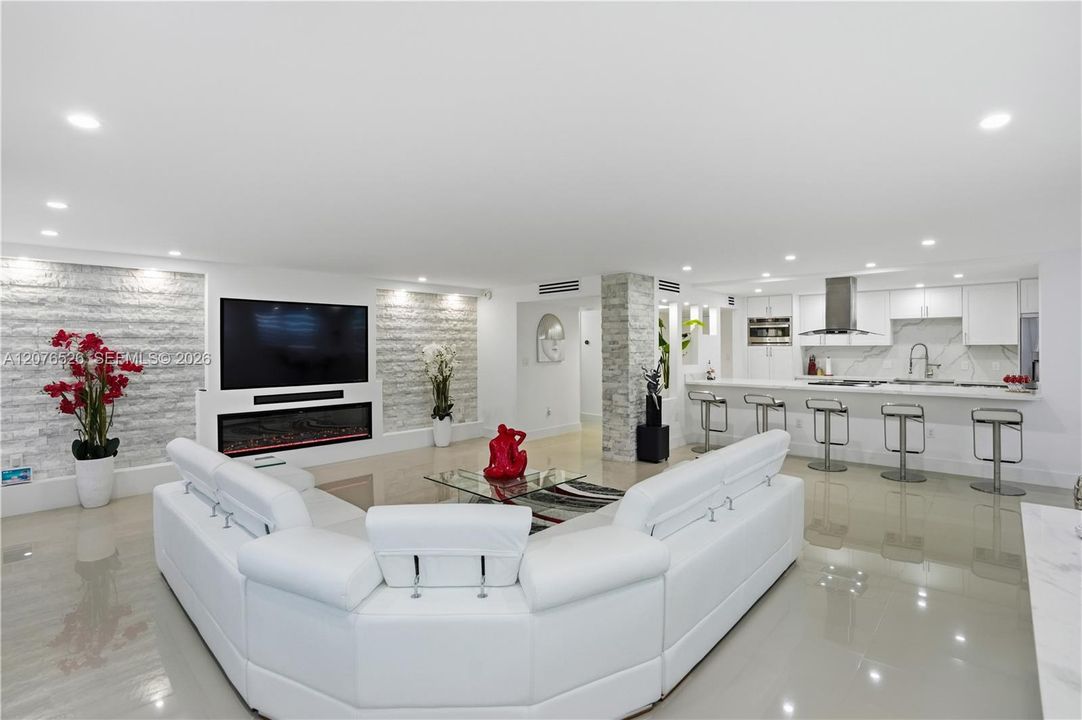 For Sale: $699,000 (2 beds, 2 baths, 1768 Square Feet)
