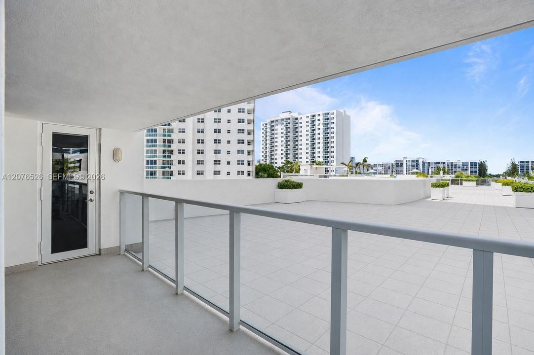 For Sale: $699,000 (2 beds, 2 baths, 1768 Square Feet)