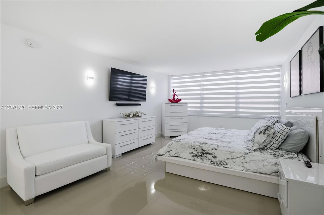 For Sale: $699,000 (2 beds, 2 baths, 1768 Square Feet)