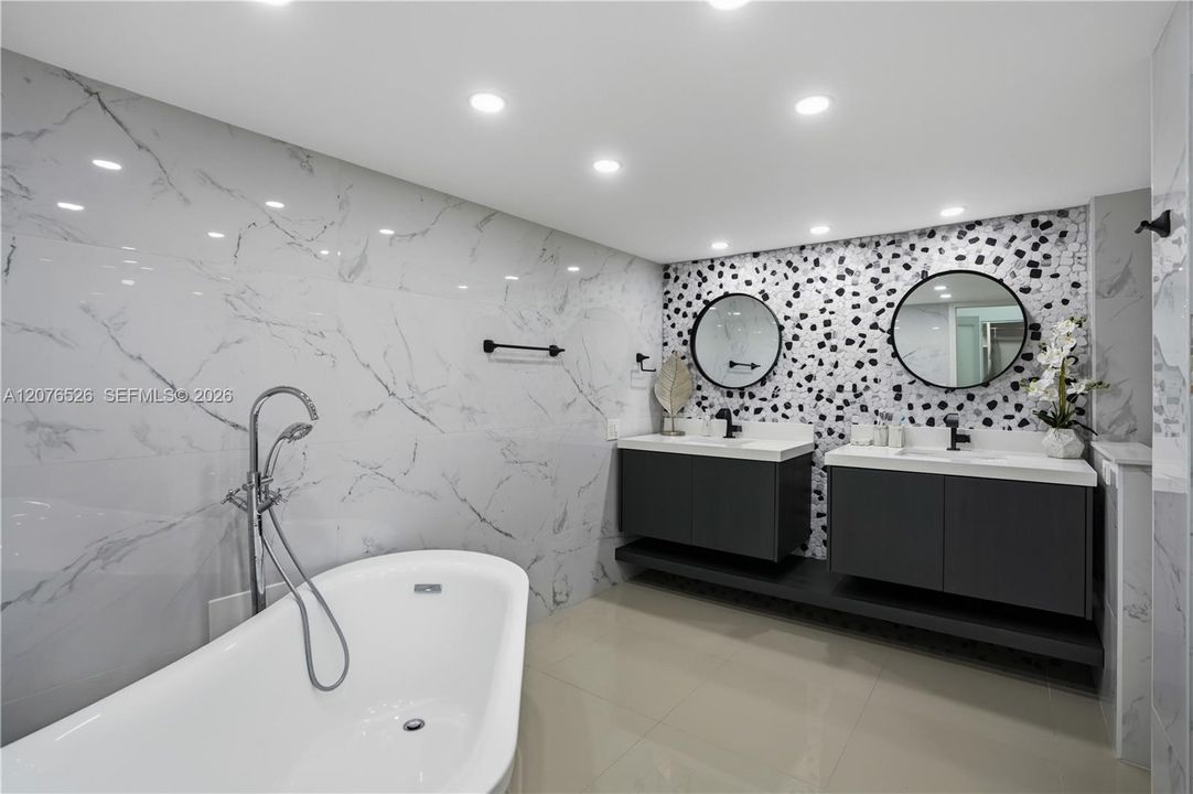 For Sale: $699,000 (2 beds, 2 baths, 1768 Square Feet)