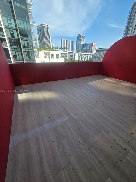 For Sale: $849,000 (1 beds, 1 baths, 598 Square Feet)