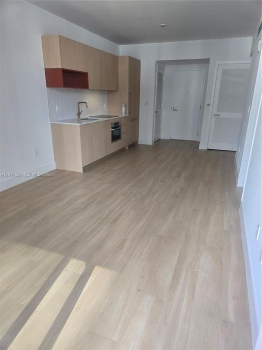 For Sale: $849,000 (1 beds, 1 baths, 598 Square Feet)