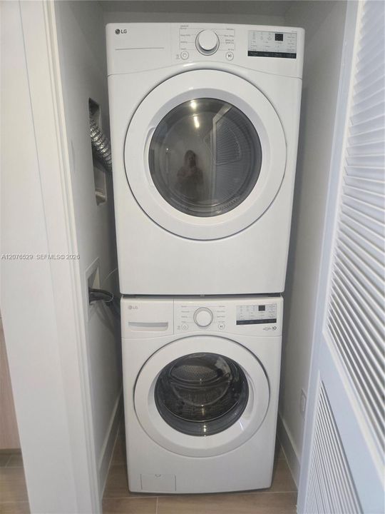 For Sale: $849,000 (1 beds, 1 baths, 598 Square Feet)