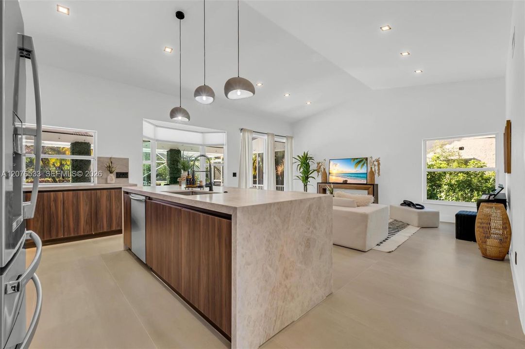 En Venta: $1,368,500 (4 camas, 2 baños, 2595 Pies cuadrados)