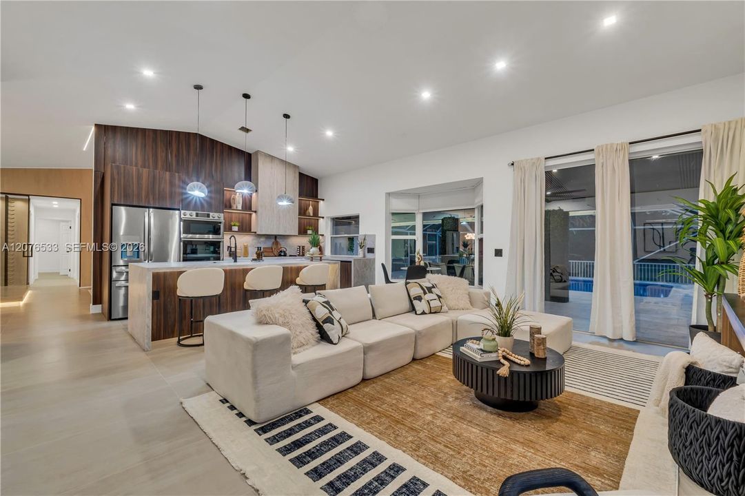 En Venta: $1,368,500 (4 camas, 2 baños, 2595 Pies cuadrados)