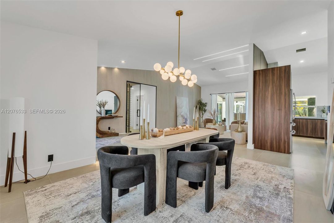 En Venta: $1,368,500 (4 camas, 2 baños, 2595 Pies cuadrados)