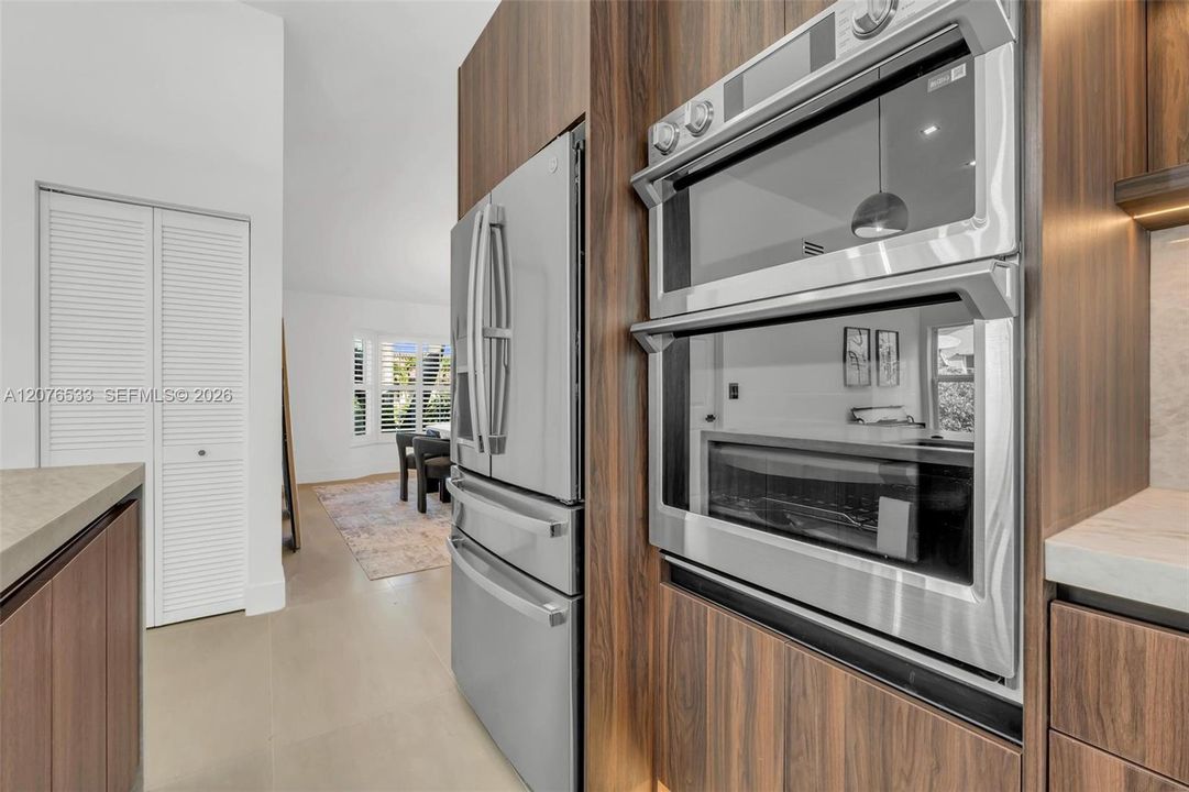 En Venta: $1,368,500 (4 camas, 2 baños, 2595 Pies cuadrados)