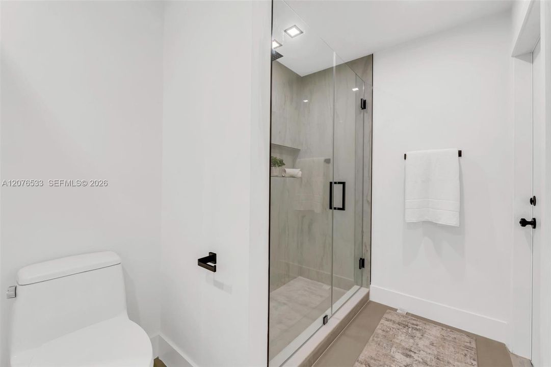 En Venta: $1,368,500 (4 camas, 2 baños, 2595 Pies cuadrados)