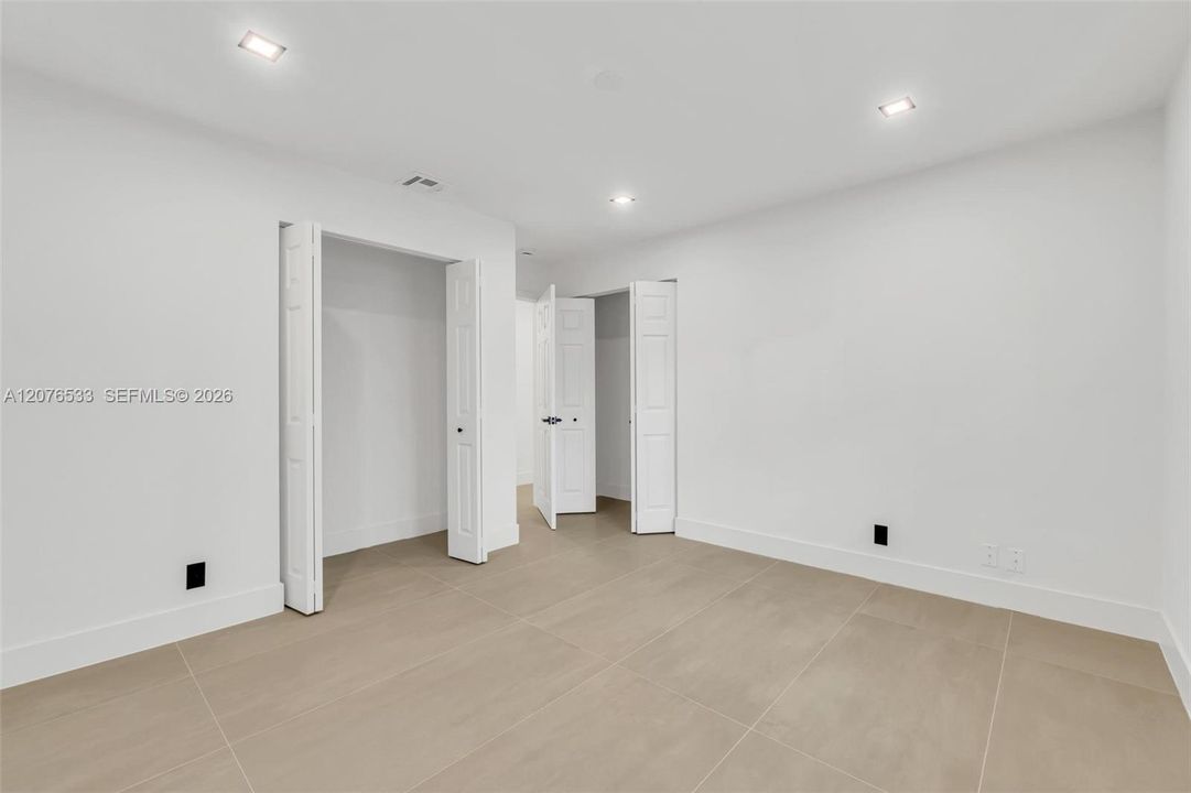 En Venta: $1,368,500 (4 camas, 2 baños, 2595 Pies cuadrados)