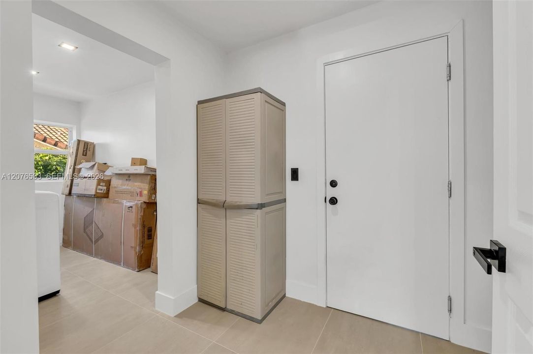 En Venta: $1,368,500 (4 camas, 2 baños, 2595 Pies cuadrados)