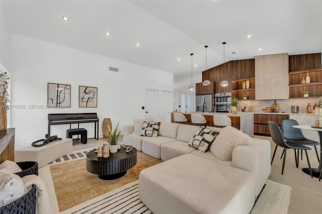 En Venta: $1,368,500 (4 camas, 2 baños, 2595 Pies cuadrados)