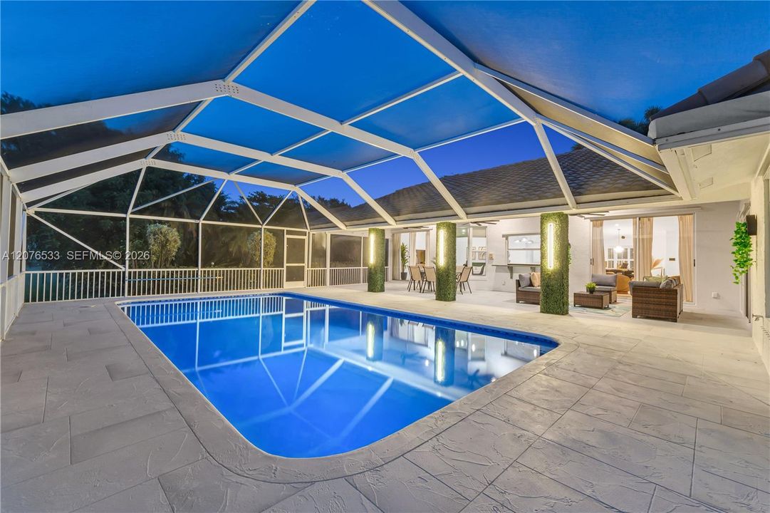 En Venta: $1,368,500 (4 camas, 2 baños, 2595 Pies cuadrados)