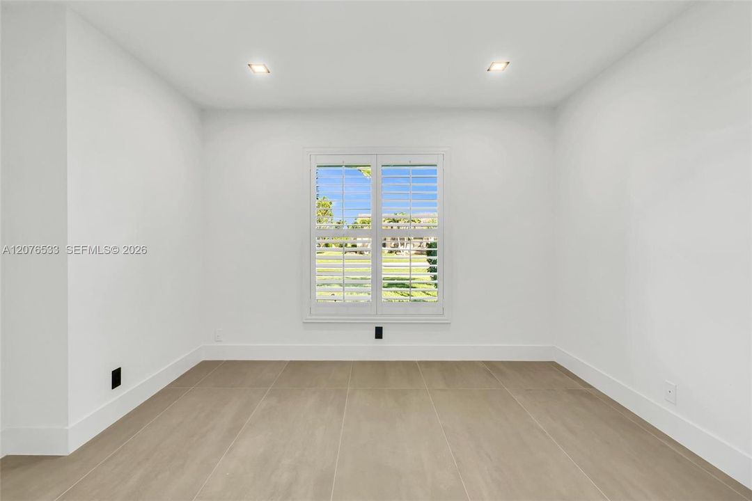 En Venta: $1,368,500 (4 camas, 2 baños, 2595 Pies cuadrados)