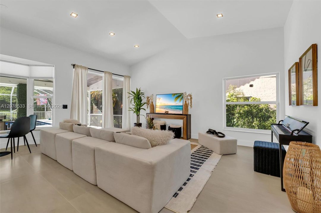En Venta: $1,368,500 (4 camas, 2 baños, 2595 Pies cuadrados)