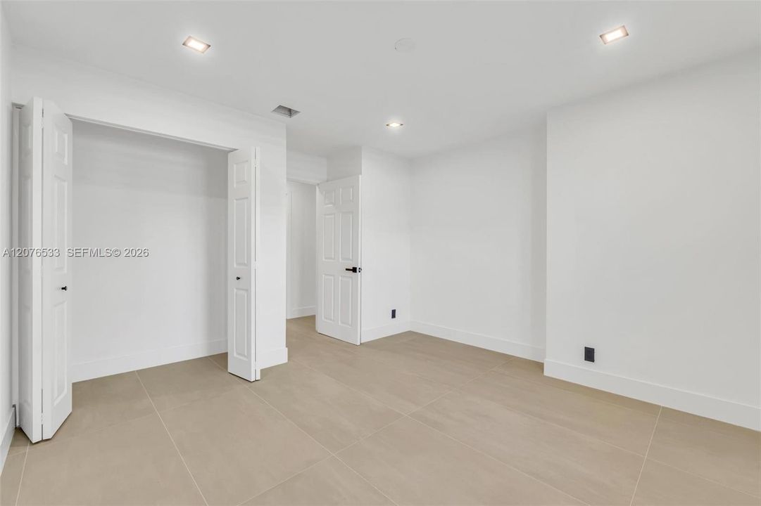 En Venta: $1,368,500 (4 camas, 2 baños, 2595 Pies cuadrados)