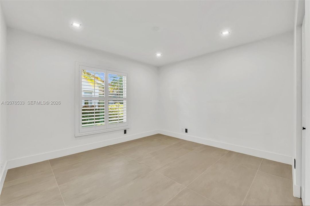 En Venta: $1,368,500 (4 camas, 2 baños, 2595 Pies cuadrados)