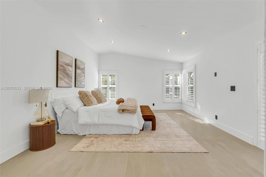 En Venta: $1,368,500 (4 camas, 2 baños, 2595 Pies cuadrados)