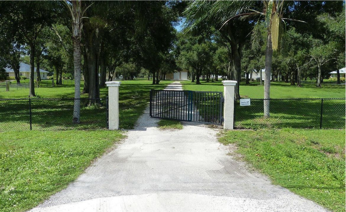 Gate
