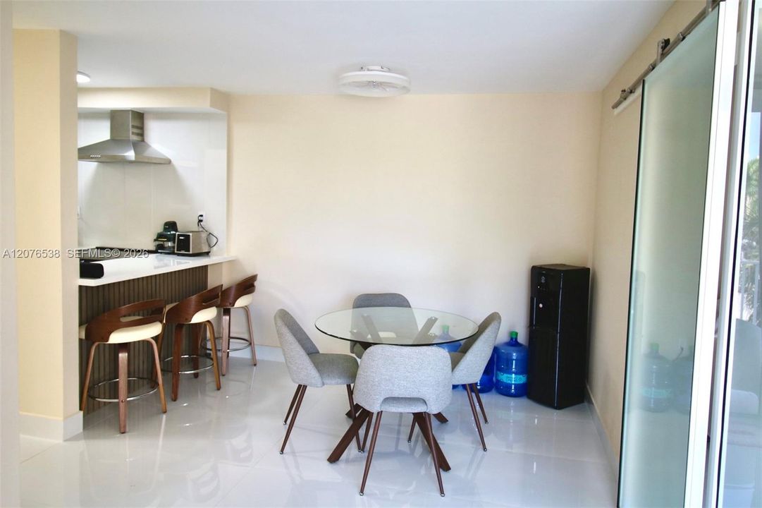 В аренду: $2,500 (1 спален, 1 ванн, 565 Квадратных фут)