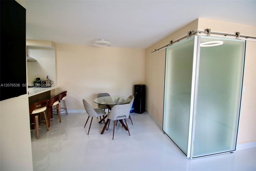 В аренду: $2,500 (1 спален, 1 ванн, 565 Квадратных фут)