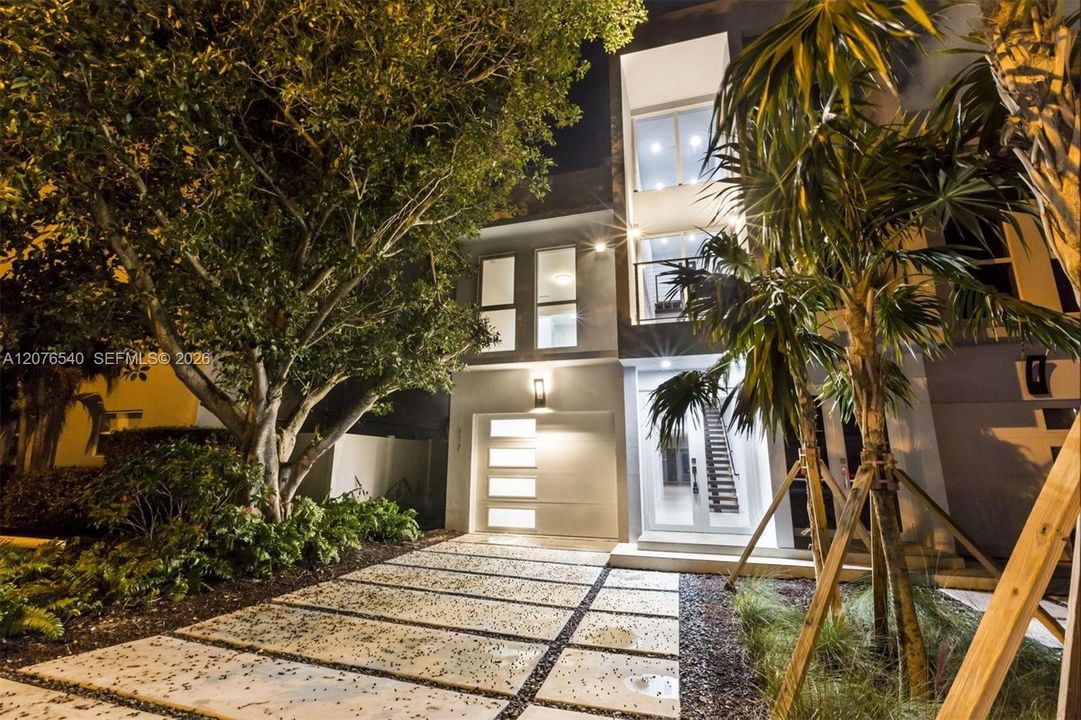 For Rent: $7,500 (3 beds, 4 baths, 2809 Square Feet)