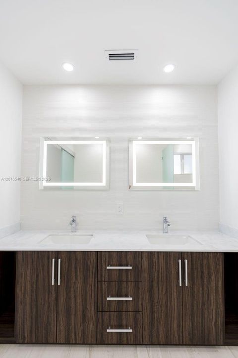 For Rent: $7,500 (3 beds, 4 baths, 2809 Square Feet)