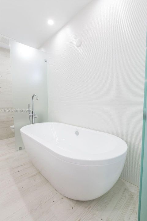 For Rent: $7,500 (3 beds, 4 baths, 2809 Square Feet)