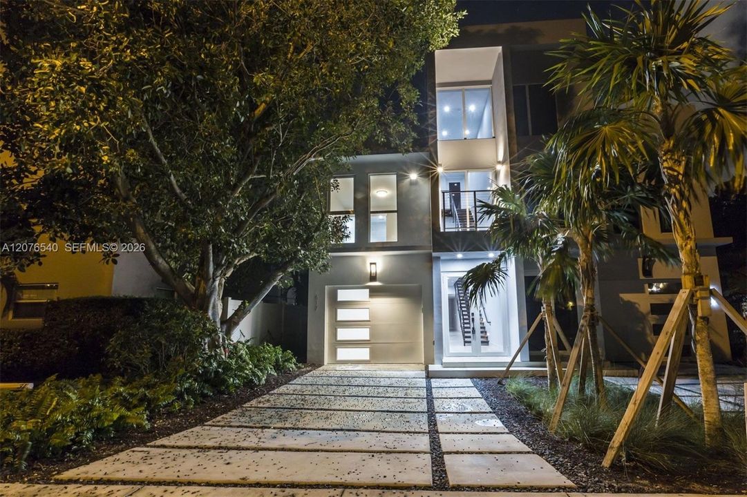For Rent: $7,500 (3 beds, 4 baths, 2809 Square Feet)