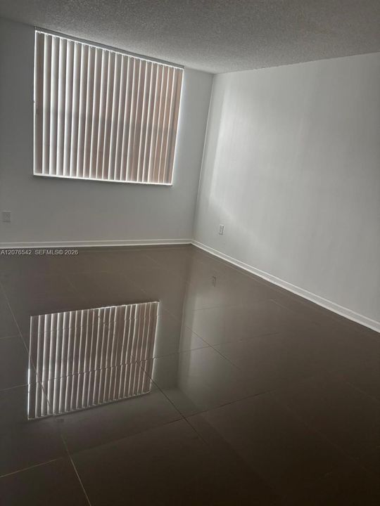 For Rent: $1,550 (1 beds, 1 baths, 826 Square Feet)