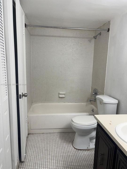 For Rent: $1,550 (1 beds, 1 baths, 826 Square Feet)