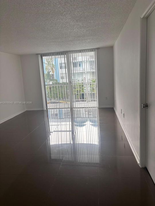 For Rent: $1,550 (1 beds, 1 baths, 826 Square Feet)