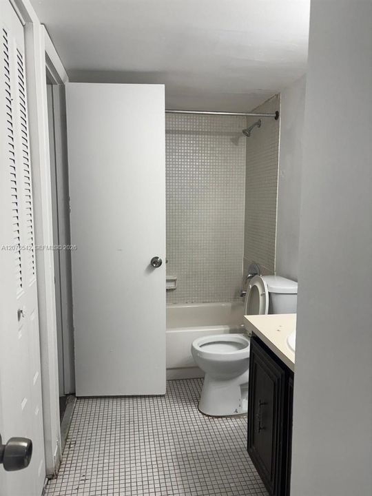 For Rent: $1,550 (1 beds, 1 baths, 826 Square Feet)